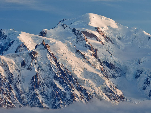The two men landed their plane less then 400 m (1,312 ft) from the summit of Mont-Blanc (photo).
