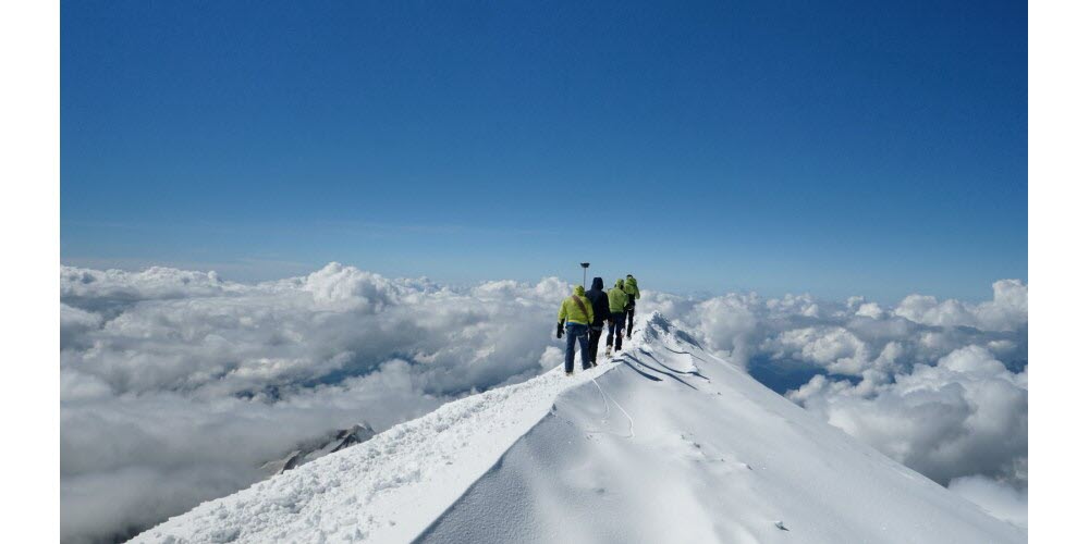 Mont Blanc has lost more than 2 metres in two years: it rises to 4805.59 metres
