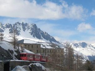 Train du Montenvers, auteur Sylenius, sous licence CC-BY 3.0, photo source @ commons.wikimedia.org
