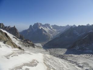 "Mer de Glace 4" by Kristoferb - Own work. Licensed under CC BY-SA 3.0 via Wikimedia Commons