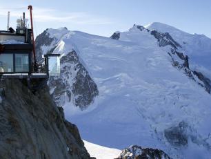 Step into the Void facing the summit of Mont-Blanc - Photo courtesy of CMB. Copyright @ Robert Pratta