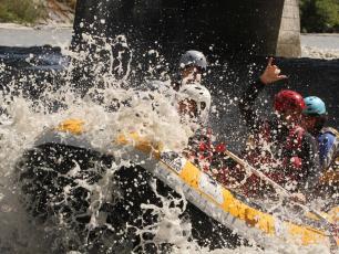 Rafting is an adventurous and fun experience, photo by @ SessionRaft.fr