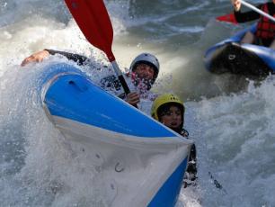 Le rafting est une expérience aventureuse et amusante, photo par @ SessionRaft.fr