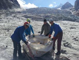 Cleaning Up the Mer de Glace 2016