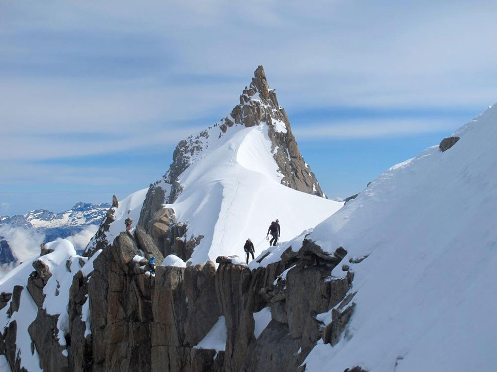 Mountaineer loses his life on the Midi-Plan ridge in the Mont Blanc Massif